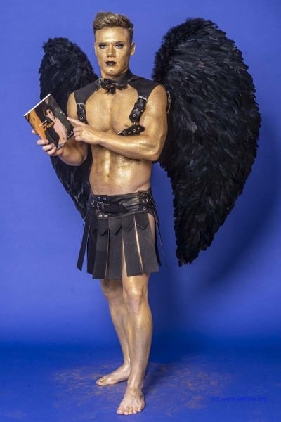 Male Model Marvin als Engel im Gladiatorstyle