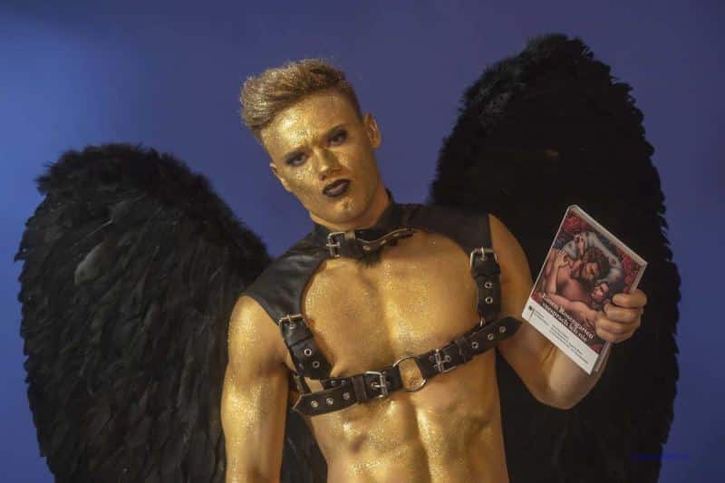 Male Model Marvin als Engel im Gladiatorstyle