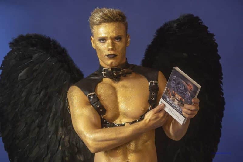 Male Model Marvin als Engel im Gladiatorstyle
