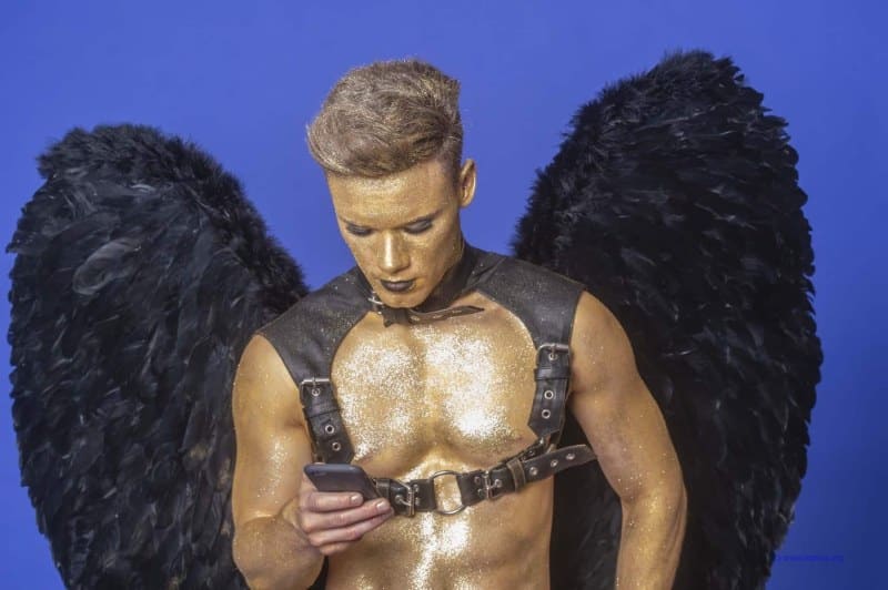 Male Model Marvin als Engel im Gladiatorstyle