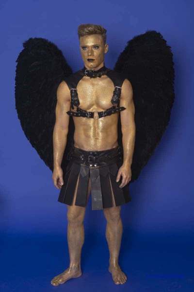 Male Model Marvin als Engel im Gladiatorstyle