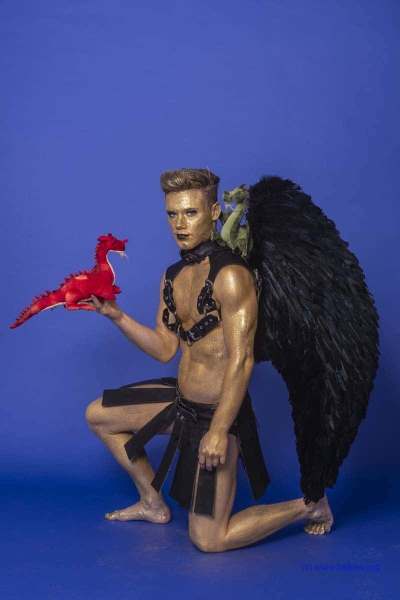 Male Model Marvin als Engel im Gladiatorstyle