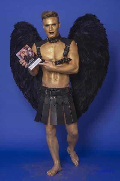 Male Model Marvin als Engel im Gladiatorstyle