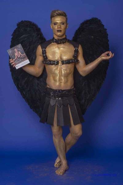 Male Model Marvin als Engel im Gladiatorstyle