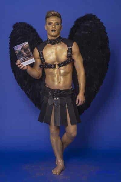 Male Model Marvin als Engel im Gladiatorstyle