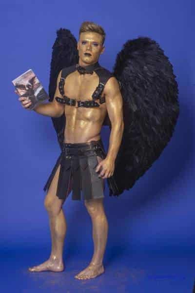Male Model Marvin als Engel im Gladiatorstyle