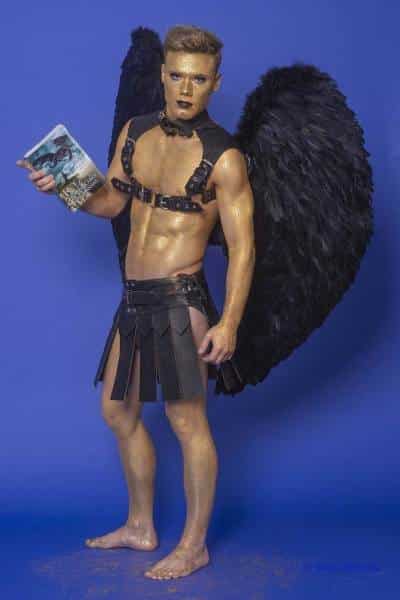 Male Model Marvin als Engel im Gladiatorstyle