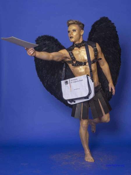 Male Model Marvin als Engel im Gladiatorstyle