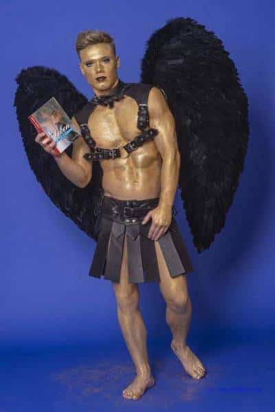 Male Model Marvin als Engel im Gladiatorstyle