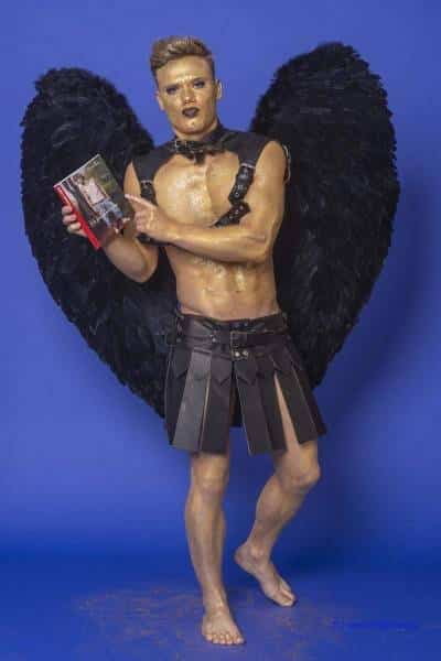Male Model Marvin als Engel im Gladiatorstyle