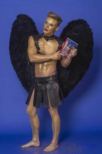 Male Model Marvin als Engel im Gladiatorstyle