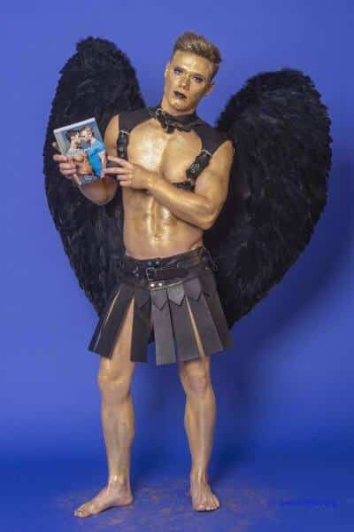 Male Model Marvin als Engel im Gladiatorstyle