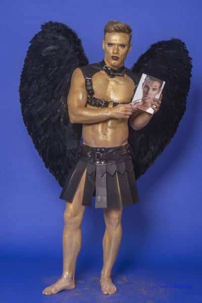 Male Model Marvin als Engel im Gladiatorstyle