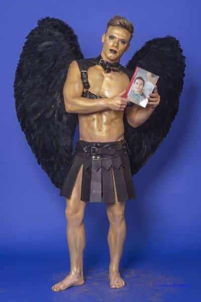 Male Model Marvin als Engel im Gladiatorstyle