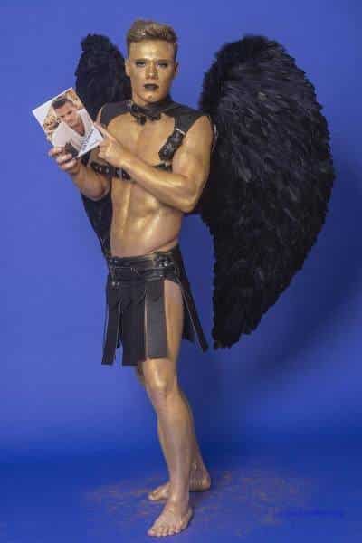 Male Model Marvin als Engel im Gladiatorstyle