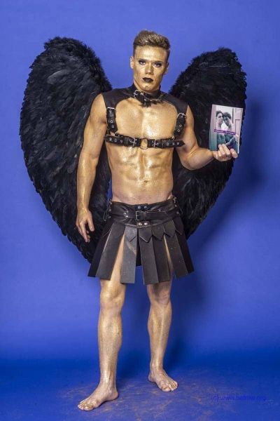 Male Model Marvin als Engel im Gladiatorstyle