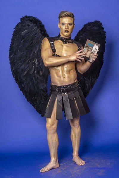 Male Model Marvin als Engel im Gladiatorstyle