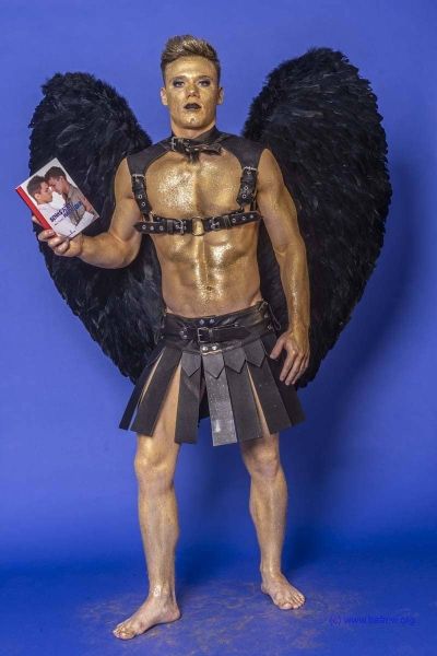 Male Model Marvin als Engel im Gladiatorstyle
