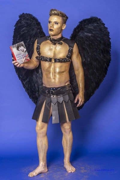 Male Model Marvin als Engel im Gladiatorstyle
