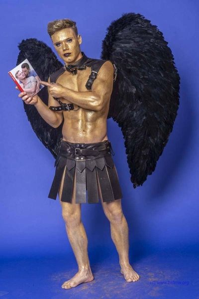 Male Model Marvin als Engel im Gladiatorstyle