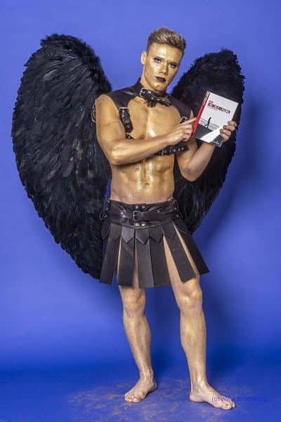Male Model Marvin als Engel im Gladiatorstyle