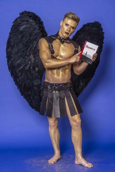 Male Model Marvin als Engel im Gladiatorstyle