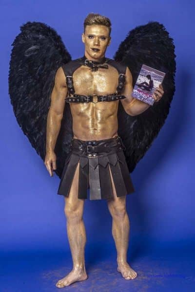 Male Model Marvin als Engel im Gladiatorstyle