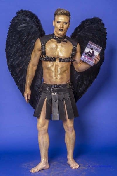 Male Model Marvin als Engel im Gladiatorstyle