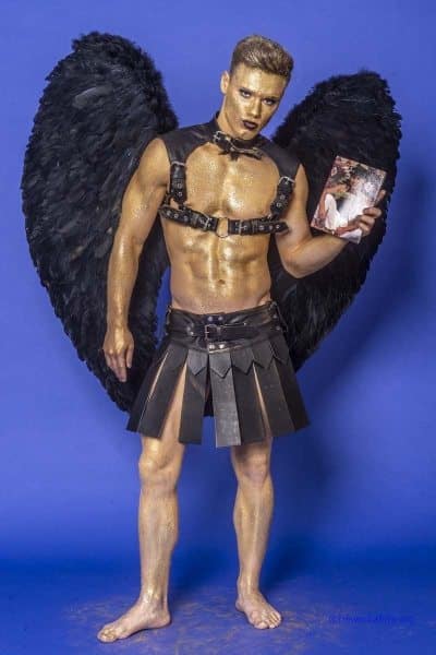 Male Model Marvin als Engel im Gladiatorstyle