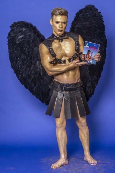 Male Model Marvin als Engel im Gladiatorstyle
