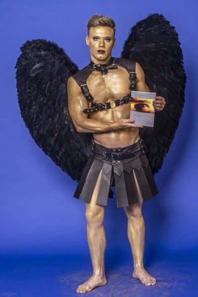 Male Model Marvin als Engel im Gladiatorstyle