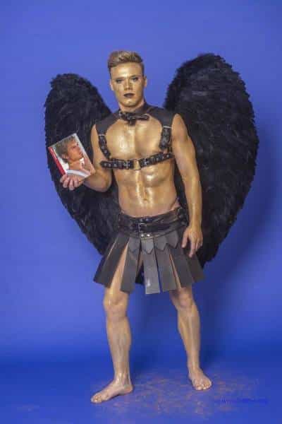 Male Model Marvin als Engel im Gladiatorstyle