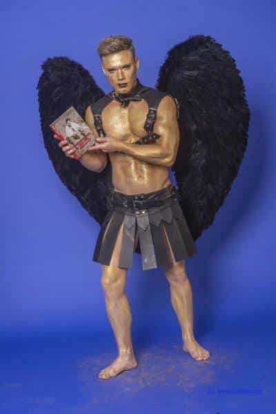 Male Model Marvin als Engel im Gladiatorstyle