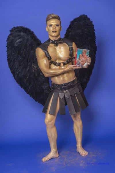 Male Model Marvin als Engel im Gladiatorstyle