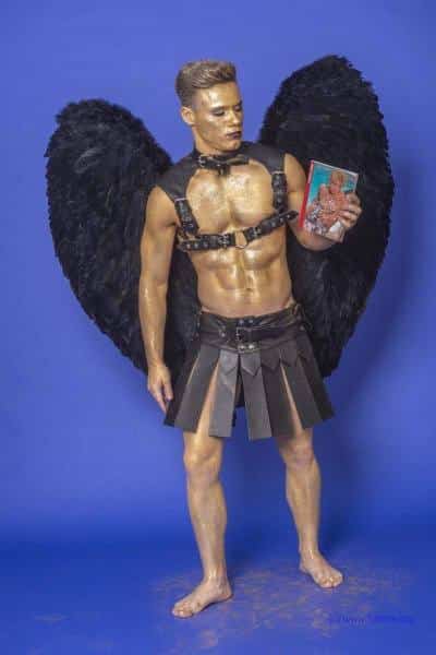 Male Model Marvin als Engel im Gladiatorstyle