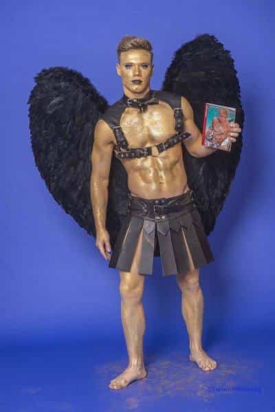 Male Model Marvin als Engel im Gladiatorstyle
