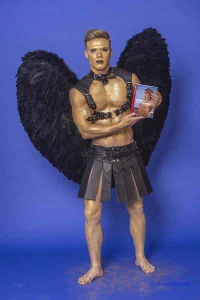 Male Model Marvin als Engel im Gladiatorstyle