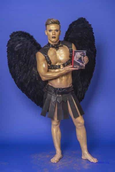 Male Model Marvin als Engel im Gladiatorstyle