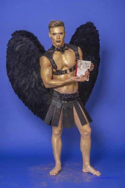 Male Model Marvin als Engel im Gladiatorstyle