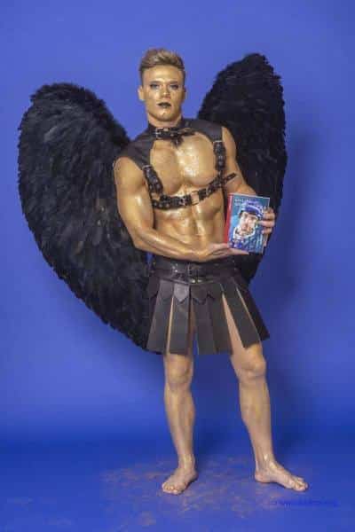 Male Model Marvin als Engel im Gladiatorstyle