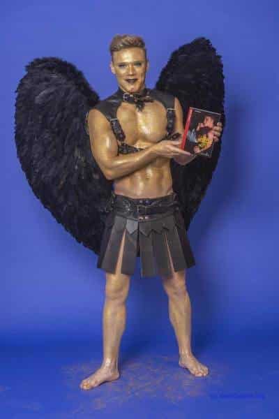 Male Model Marvin als Engel im Gladiatorstyle