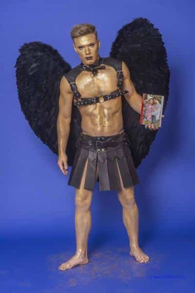 Male Model Marvin als Engel im Gladiatorstyle