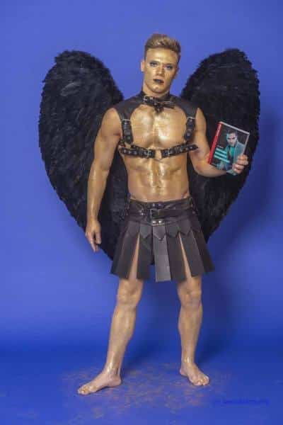 Male Model Marvin als Engel im Gladiatorstyle