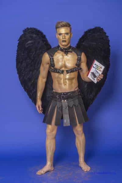 Male Model Marvin als Engel im Gladiatorstyle