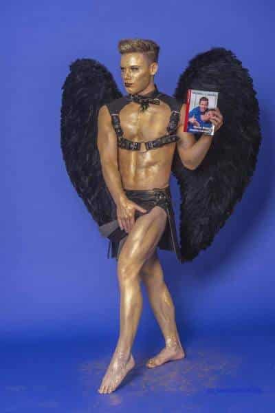 Male Model Marvin als Engel im Gladiatorstyle