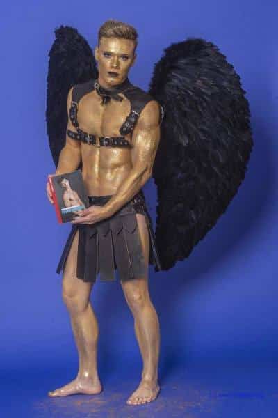 Male Model Marvin als Engel im Gladiatorstyle