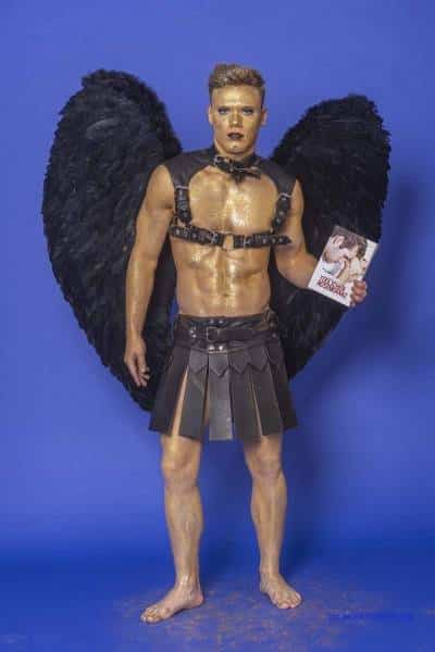 Male Model Marvin als Engel im Gladiatorstyle