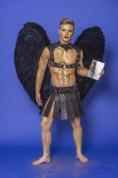 Male Model Marvin als Engel im Gladiatorstyle