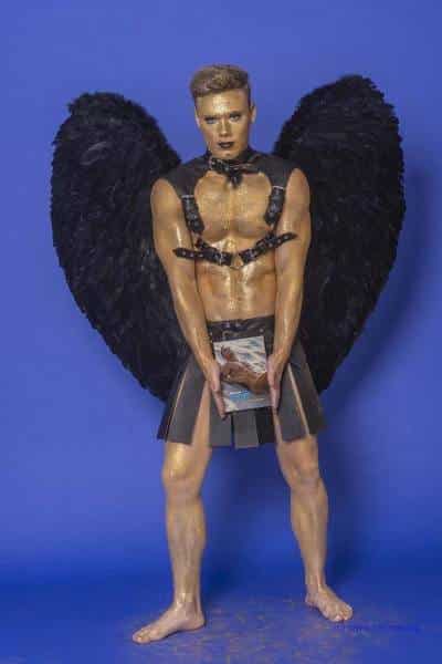 Male Model Marvin als Engel im Gladiatorstyle