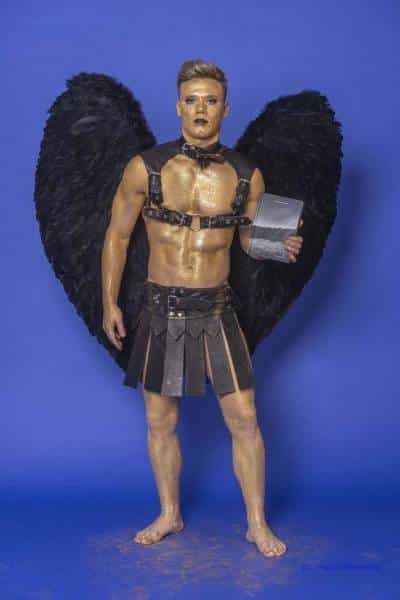 Male Model Marvin als Engel im Gladiatorstyle